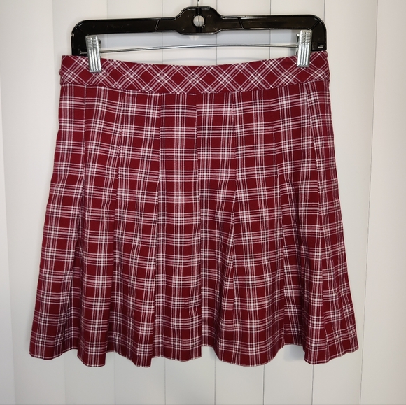 Divided by H&M burgundy and white plaid miniskirt size 8 - Picture 2 of 3